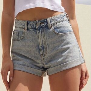 Pacsun Mom 100% cotton light blue distressed cuff  jeans shorts size 25 EC